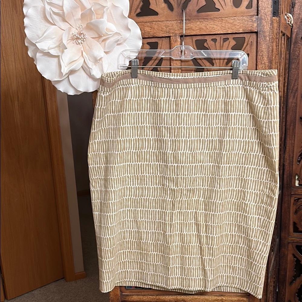 Boden Elegant Tan Patterned Skirt size 16L